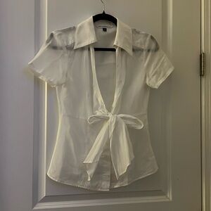 Diane vonFurstenberg Size 6 white cotton short, sleeved blouse